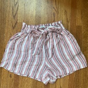 Hollister Ultra High-Rise Paper-Bag shorts